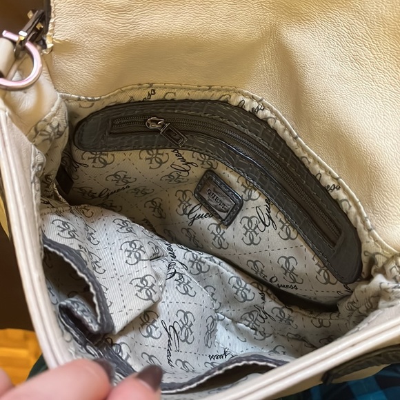 Guess Bag - Picture 5 of 6